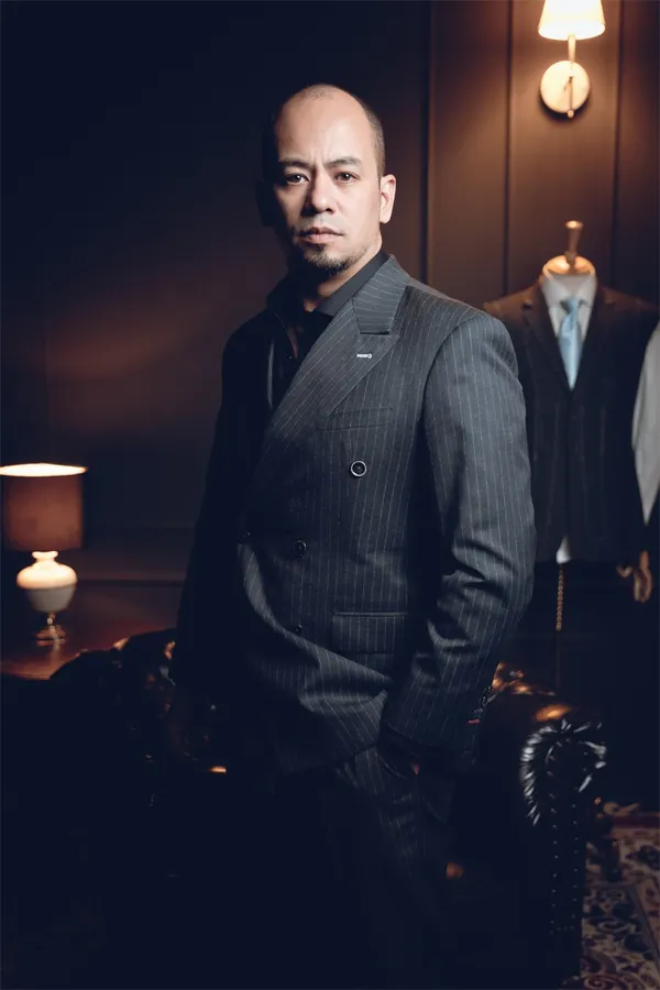 Retrato de Fausto Hirano no atelier